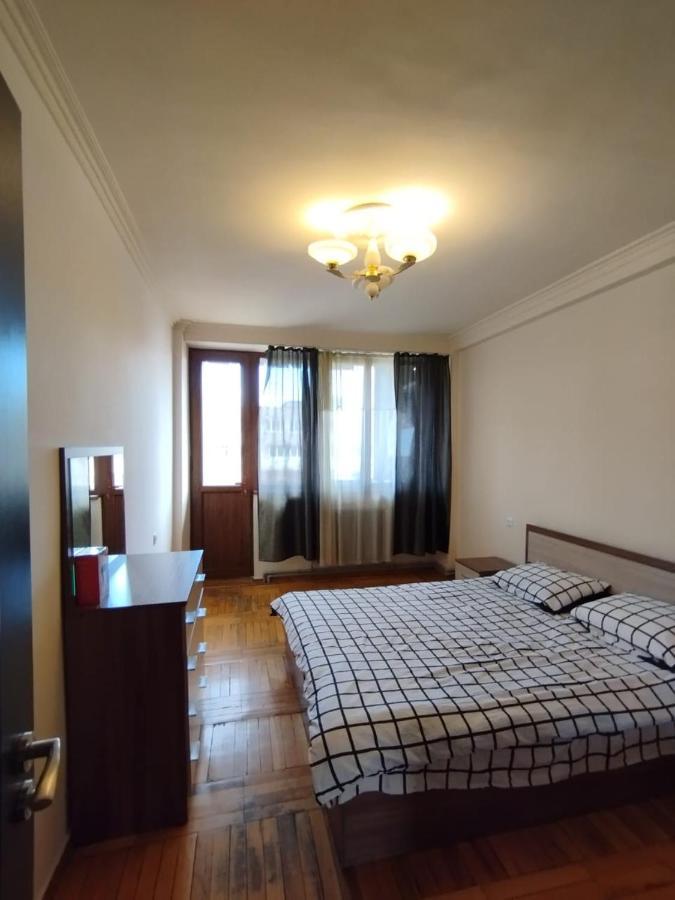 Large Apt Near Republic Square Yerevan Exterior photo